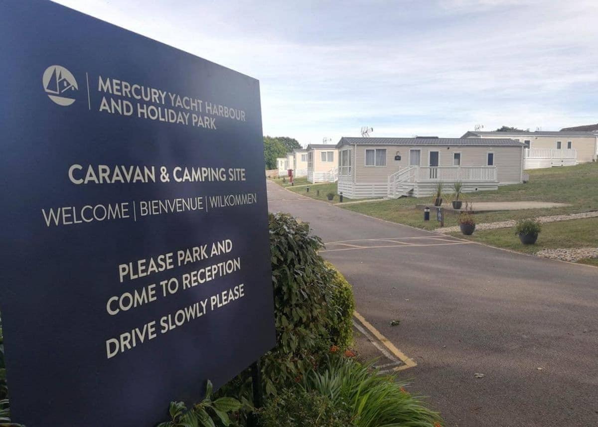 Mercury Yacht Harbour And Holiday Park Lower Swanwick Exterior photo