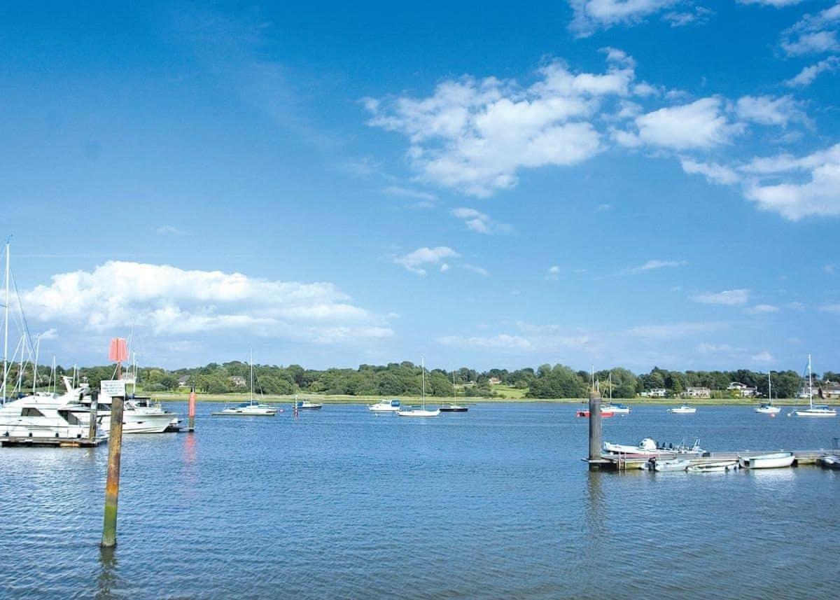 Mercury Yacht Harbour And Holiday Park Lower Swanwick Exterior photo