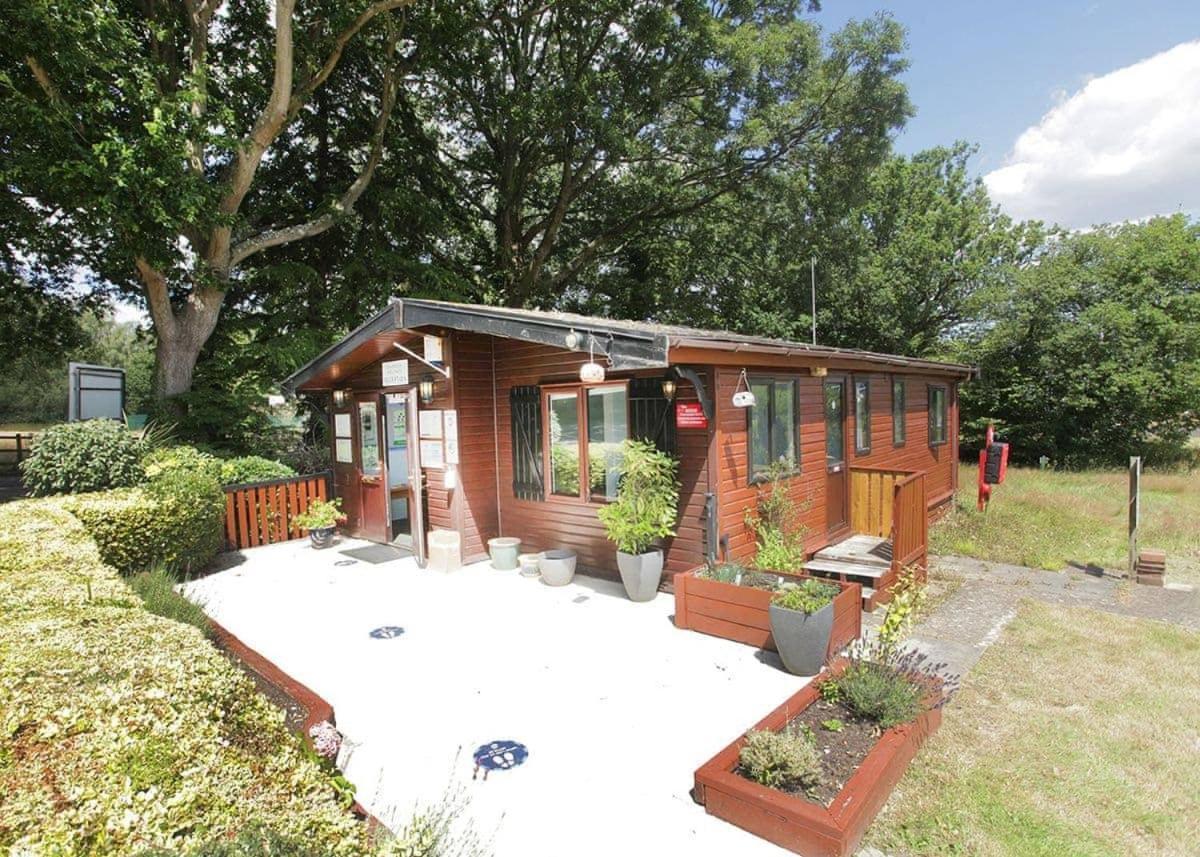 Mercury Yacht Harbour And Holiday Park Lower Swanwick Exterior photo