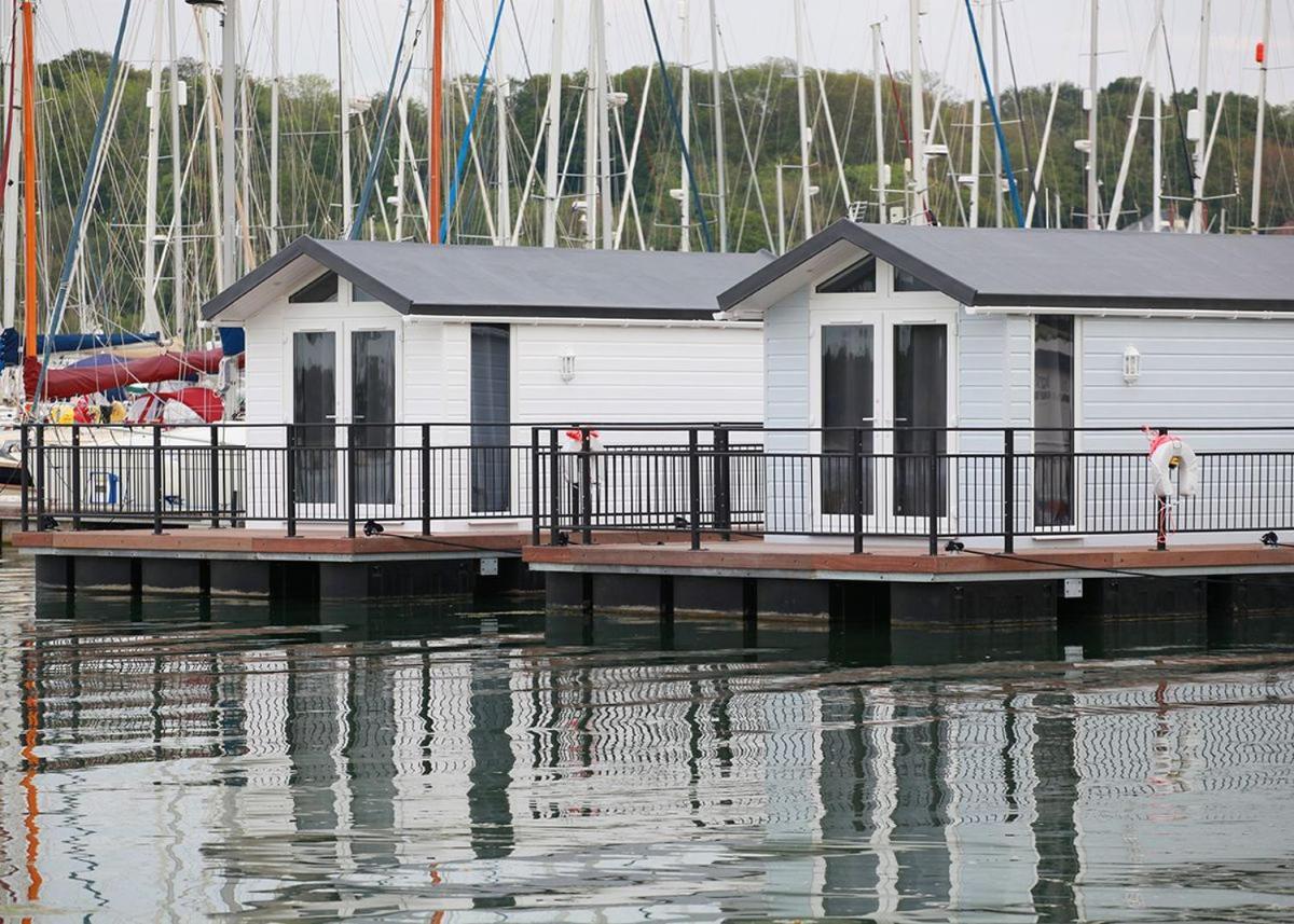 Mercury Yacht Harbour And Holiday Park Lower Swanwick Exterior photo